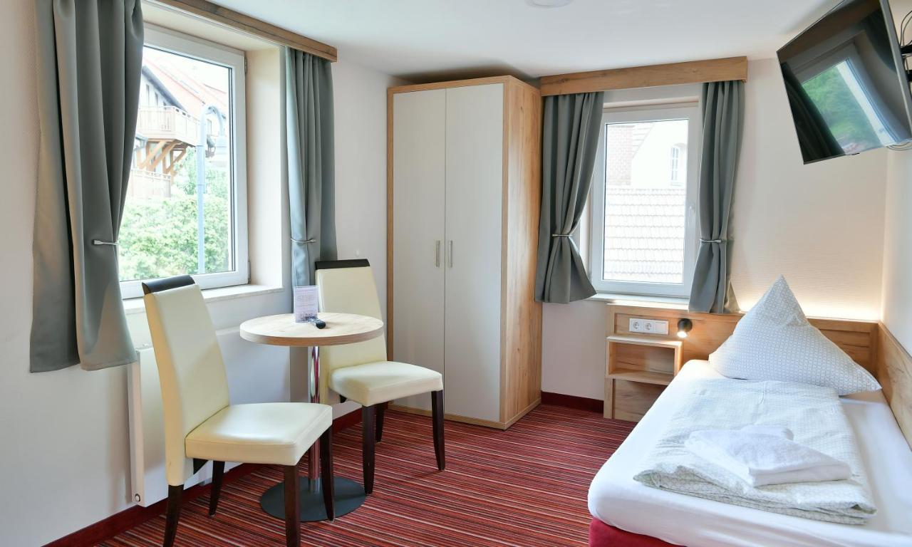 Familienhotel "Rhoen Feeling" Bernshausen Exterior photo